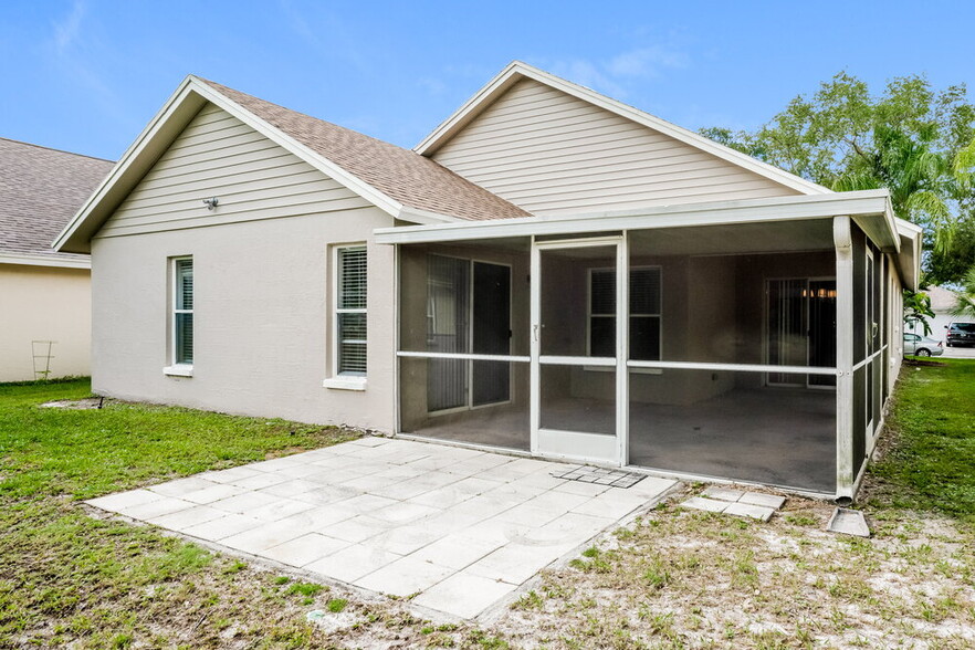 Building Photo - 10270 Oasis Palm Dr