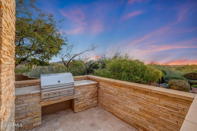 Building Photo - Beautiful custom home with backyard Oasis!