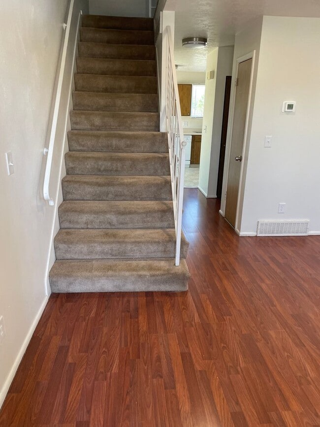 Building Photo - 2 Bedroom, 1.5 Bathroom Twin Home in West ...