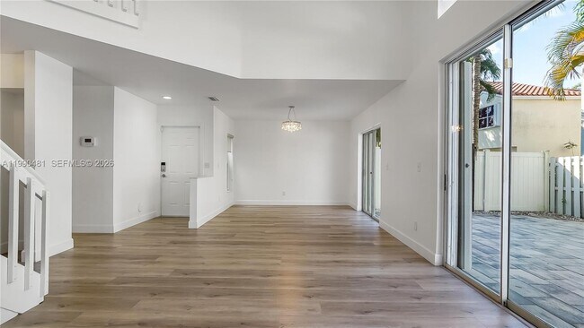 Building Photo - 876 Garnet Cir