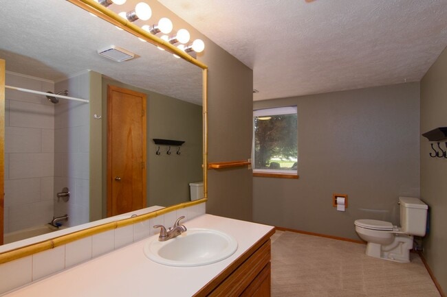 Building Photo - COMING SOON !! 3 bed 2.5 Bath Home on .5 acre lot in corner of Culdesac Mead School District