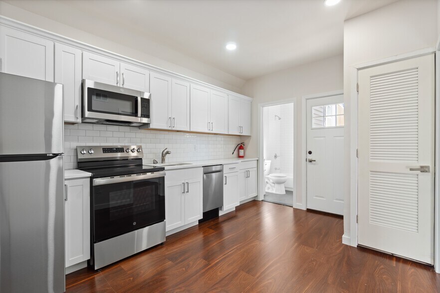 Building Photo - 824-826 George Street