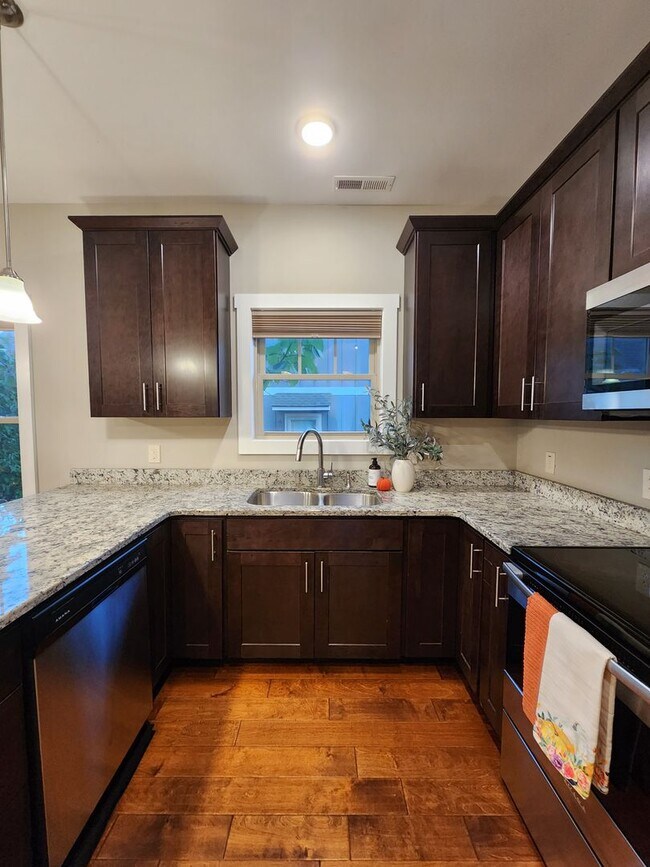 Building Photo - Arden Rental!