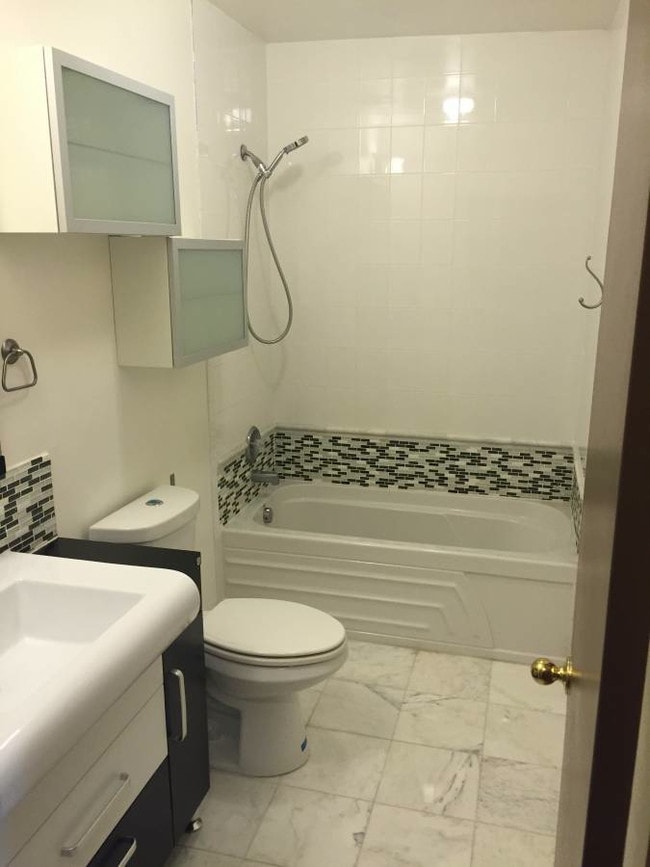 Building Photo - 2028 Bergen St