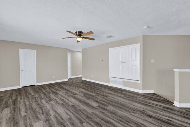 Building Photo - 6205 Winnebago Ct