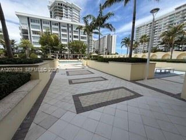 Building Photo - 5600 Collins Ave