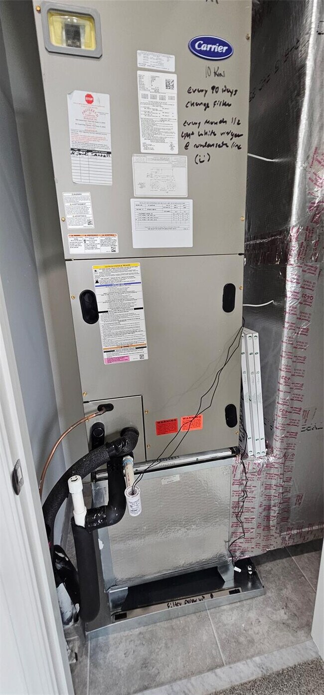 Building Photo - 5461 Empire Dr