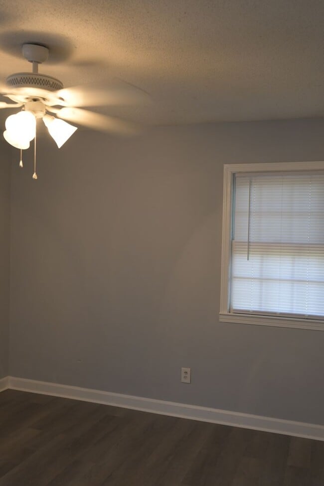 Building Photo - 2BR/2BA Home with Patio & Pet Friendly in ...