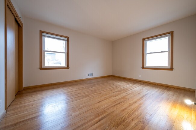 Building Photo - 10932 Russell Ave S