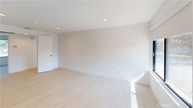 Building Photo - 2551 La Praix St