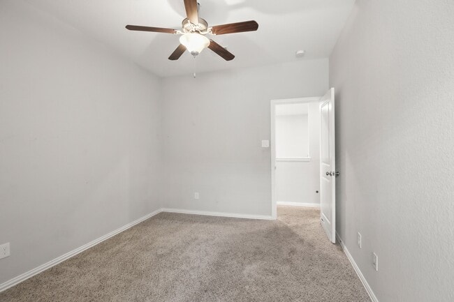 Building Photo - 702 S Galley Dr