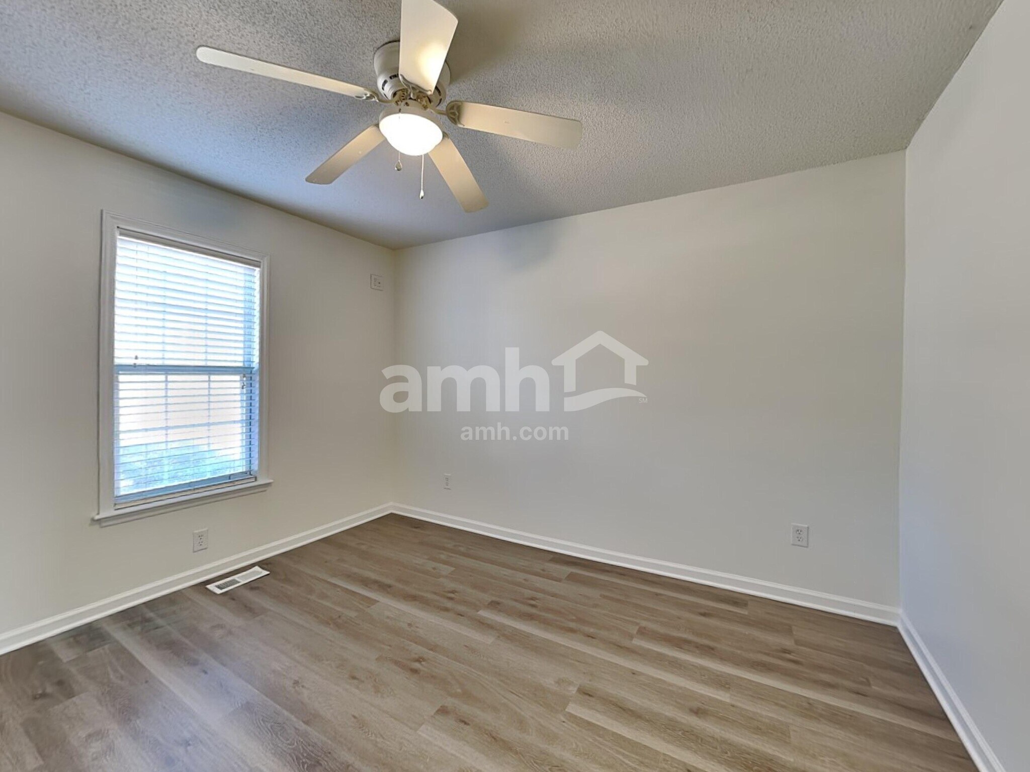 Building Photo - 135 Kentucky Derby Dr