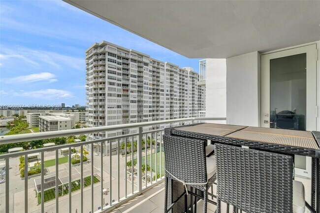 Building Photo - 18071 Biscayne Blvd