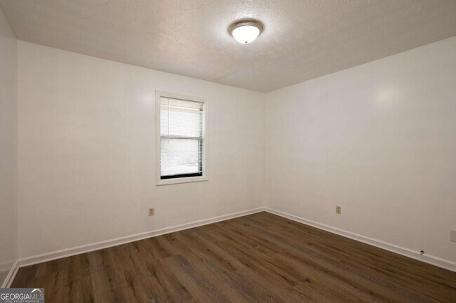 Building Photo - 414 Wall St