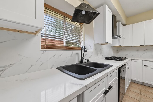 Building Photo - Bear Creek South