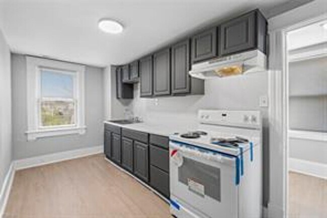 Building Photo - 653 29th St