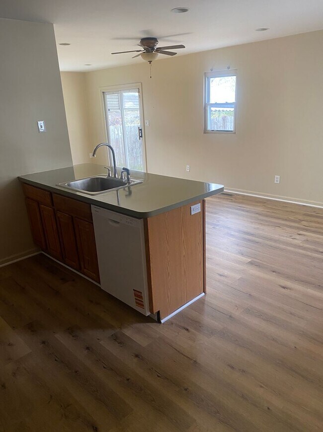 Building Photo - 3 bedroom 2 bath bungalow with finished basement