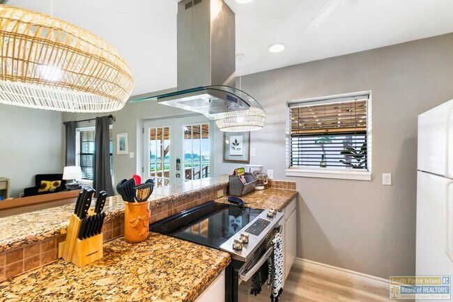 Building Photo - 113 W Sunny Isle Dr