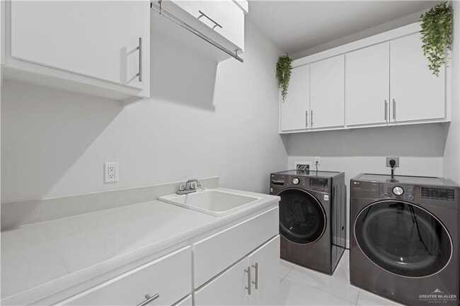 Building Photo - 28 Ozark Ave