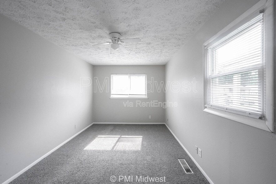 Building Photo - 316 S Kenmore Rd