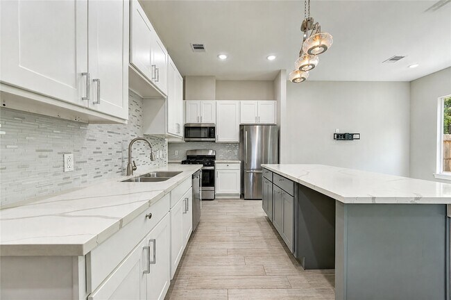 Building Photo - 4536 Sunflower St