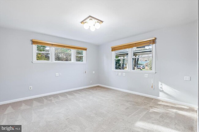 Building Photo - 6154 Beachway Dr