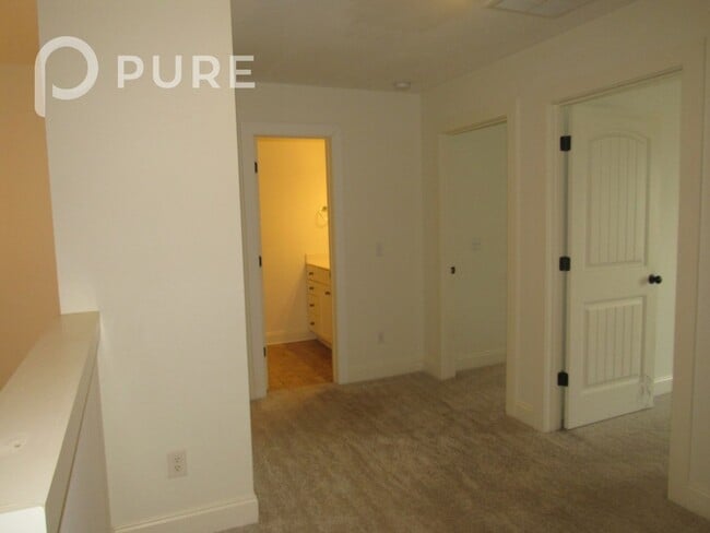 Building Photo - 182 Little John Cir