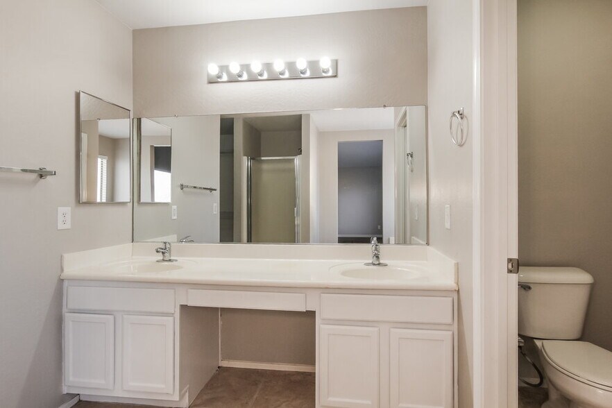 Building Photo - 21868 W Mohave St