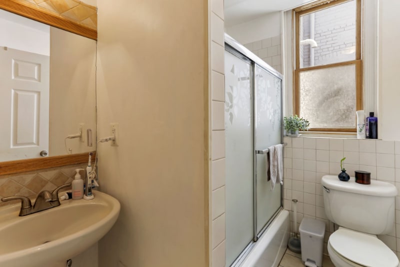 Building Photo - 1116 Monroe St NW