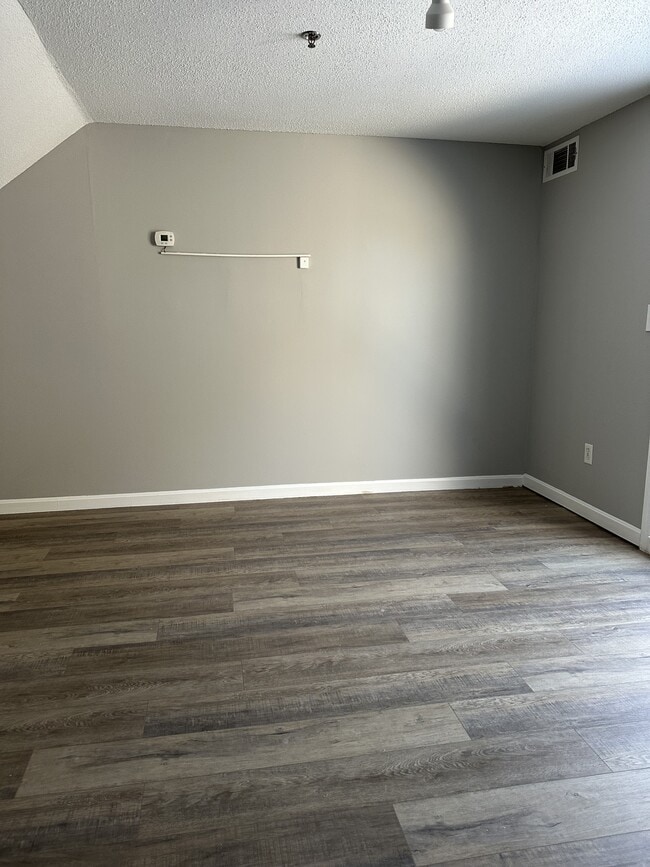 Building Photo - 31 Riviera Rd