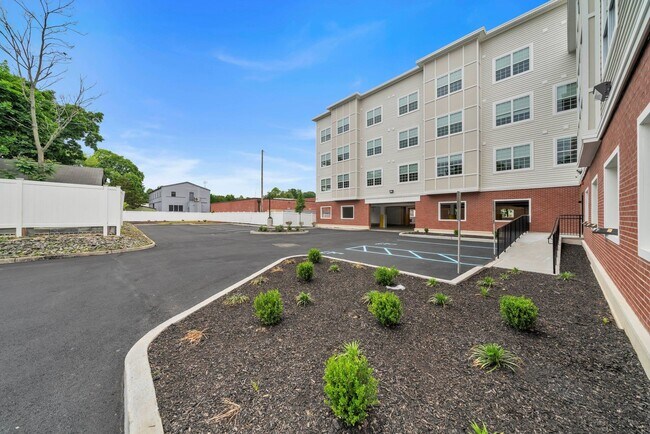 Building Photo - 70 Ridgedale Ave