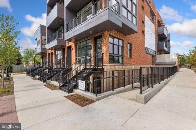 Building Photo - 1100 S Highland St