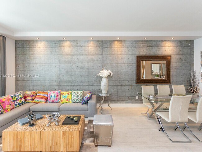 Building Photo - 1300 Brickell Bay Dr