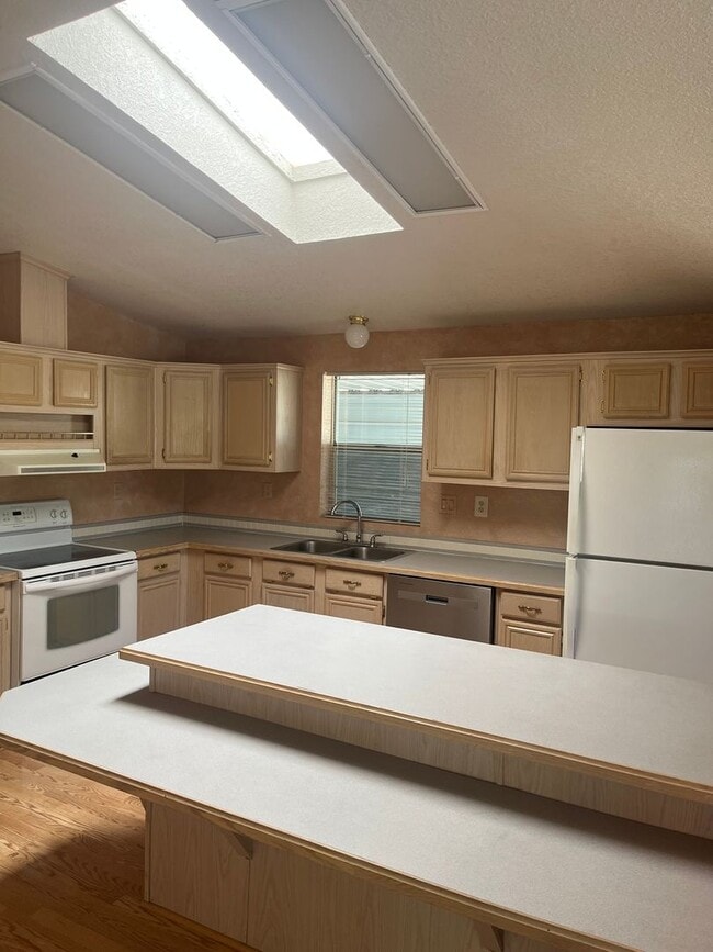 Building Photo - Beautiful 2 Bedroom 2 Bathroom home in Mescal Az. Large front porch and attached carport