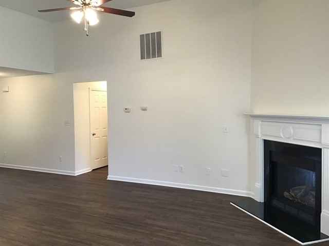 Building Photo - 2512 Walnut Tree Ln