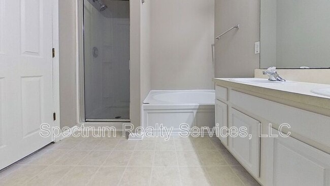 Building Photo - 3907 Summer Grove Way N