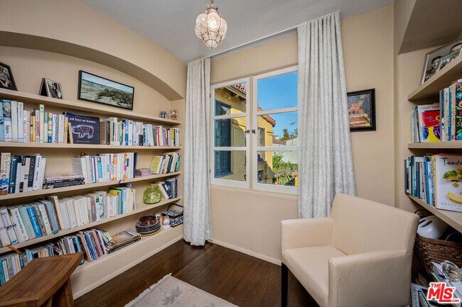 Building Photo - 500 N Las Palmas Ave