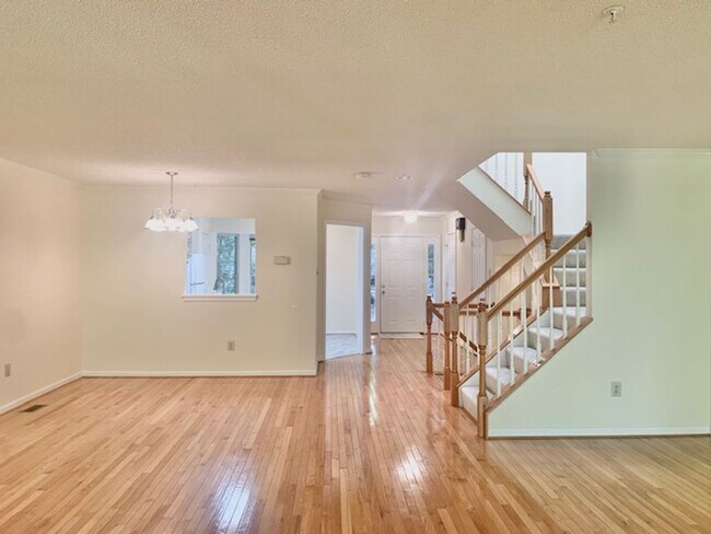Building Photo - 2611 Little Vista Terrace