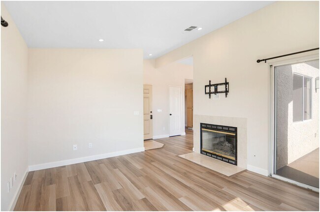 Building Photo - Stunning OCEAN VIEW Condo!