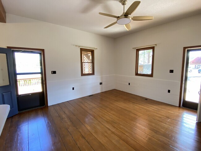 Building Photo - 45 Lookout Point