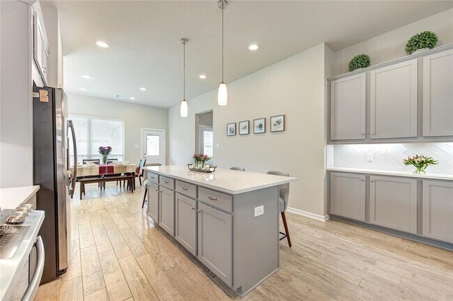 Building Photo - 6019 Bristlegrass Ln