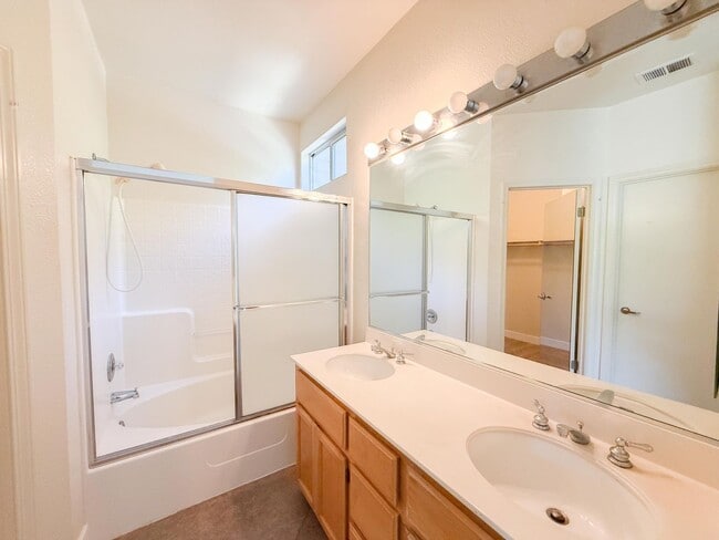 Building Photo - 2527 Baywood Way