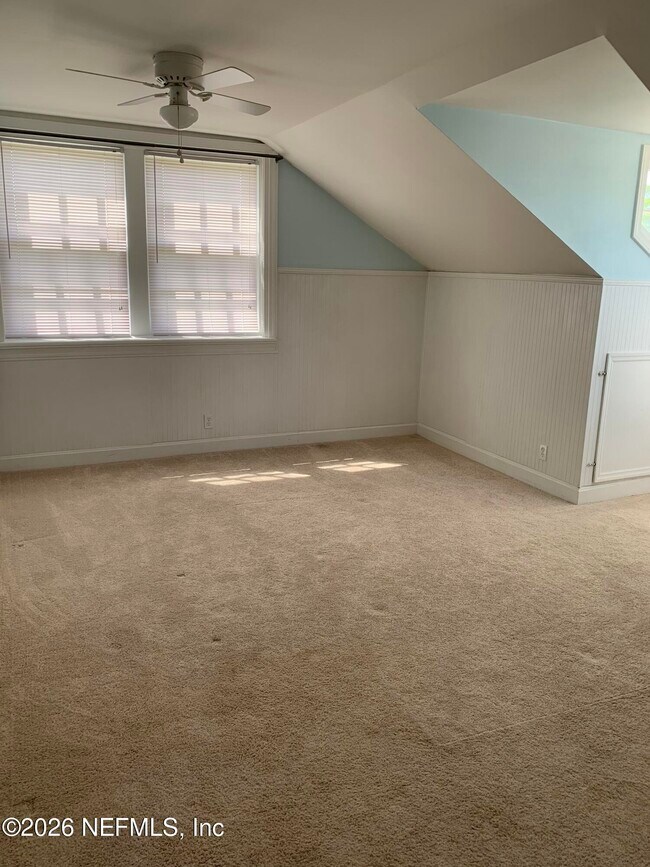 Building Photo - 842 Cedar St