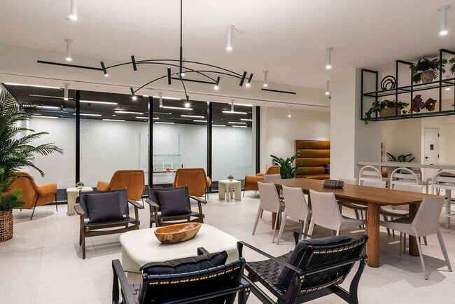 Building Photo - 225 N Miami Ave