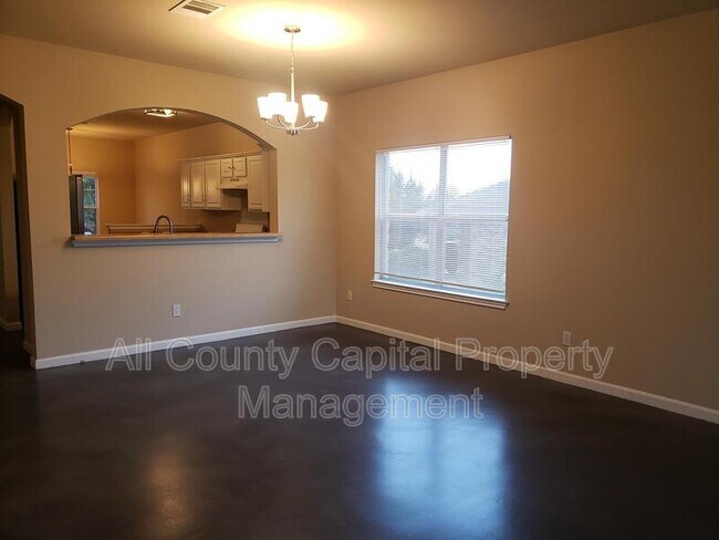 Building Photo - 133 Ashwood N