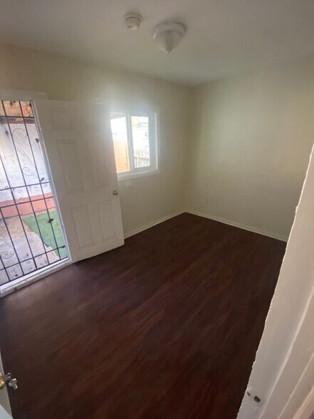 Building Photo - 7044 Pierce Ave