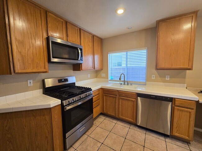 Building Photo - 816 Bow Creek Ln