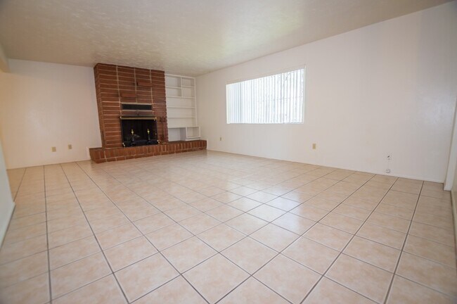 Building Photo - Large Corner Lot Santé Fe Home, Over 1650 ...