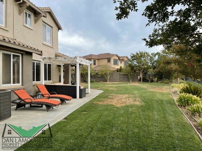 Building Photo - Executive Home in Gated Community Wildwings