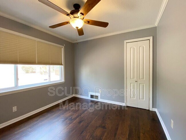 Building Photo - 2706 W 77th St